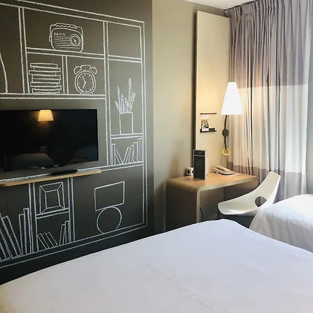 Hotel Ibis Paris Porte De Montreuil 3*