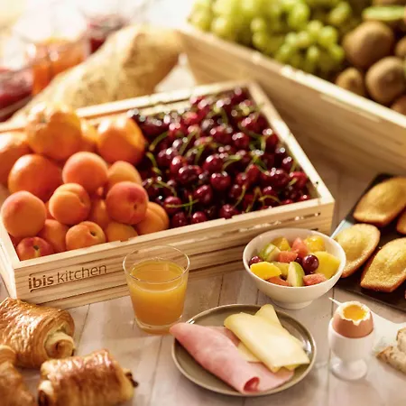 Ibis Paris Porte De 3*