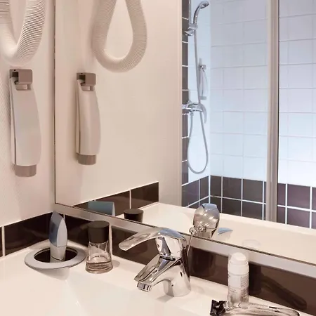 Ibis Paris Porte De 3*