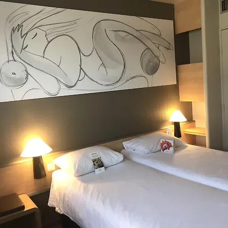 Ibis Paris Porte De 3*