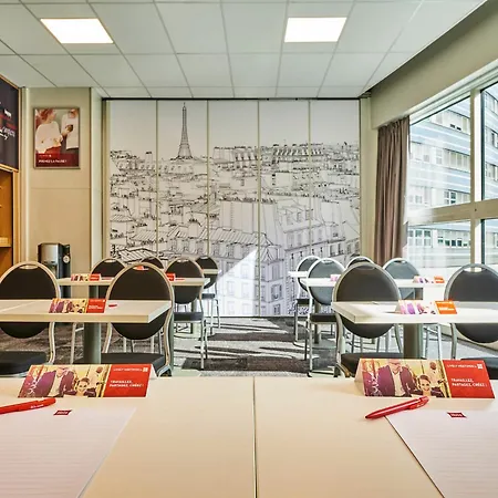 Ibis Paris Porte De 3*