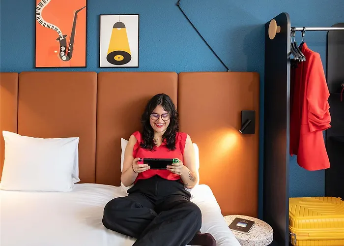 Ibis Paris Porte De 3*